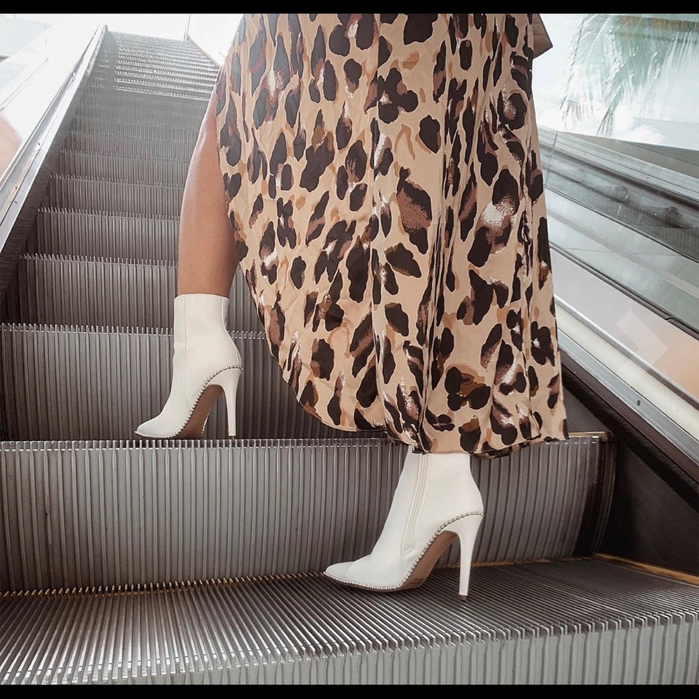Retro Style 70’s White Heeled Bootie